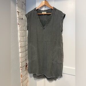 Women’s Cloth & Stone Frayed Edge Dress, Grey, High Low Pockets V Neck, size M